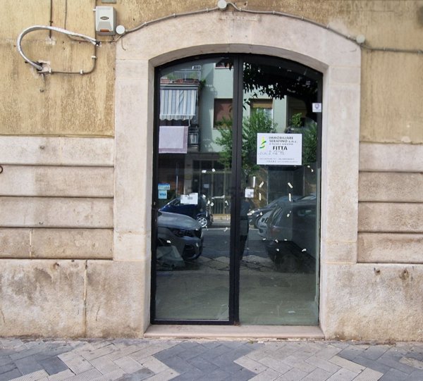 locale commerciale in vendita a Trani