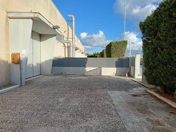 locale commerciale in vendita a Trani