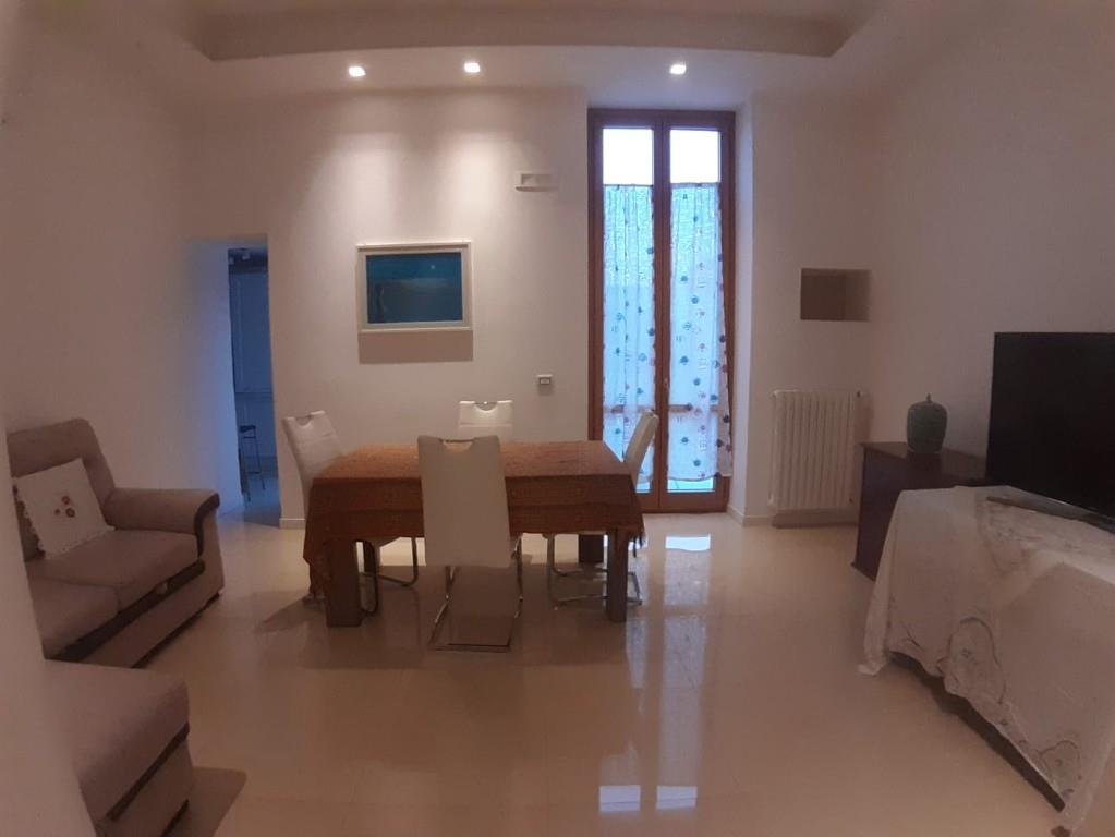 appartamento in vendita a Trani in zona Borgo Ottocentesco