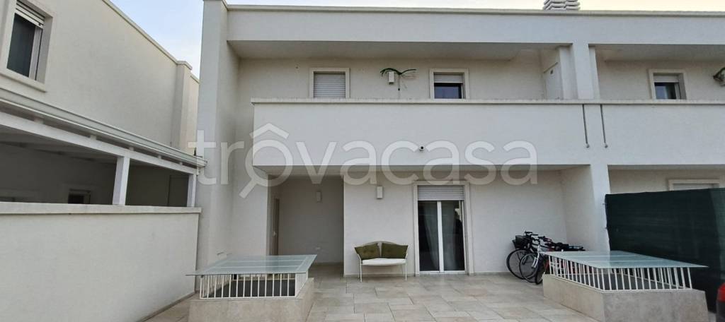 casa indipendente in vendita a Trani in zona Capirro