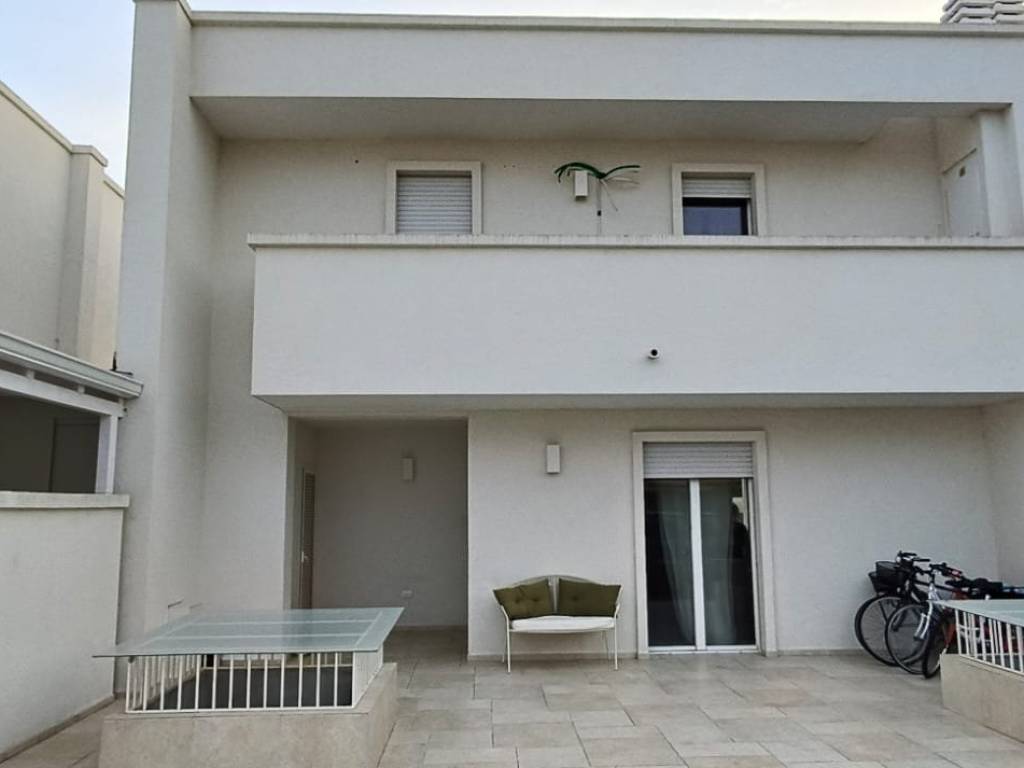 casa indipendente in vendita a Trani in zona Capirro