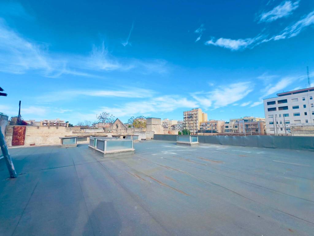 locale commerciale in vendita a Trani