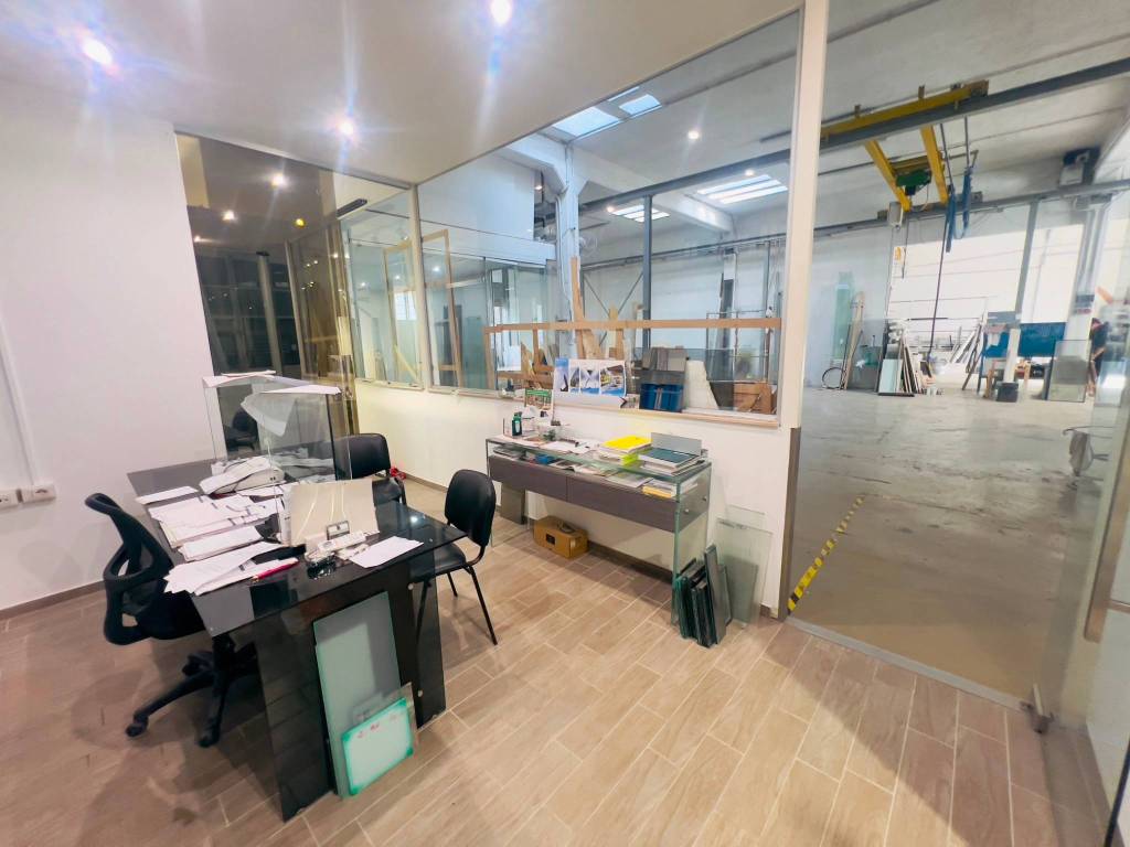 locale commerciale in vendita a Trani