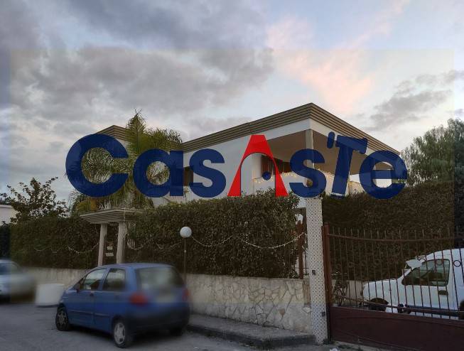 casa indipendente in vendita a Trani in zona Borgo Ottocentesco