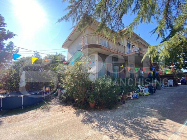 casa indipendente in vendita a Trani in zona Borgo Ottocentesco