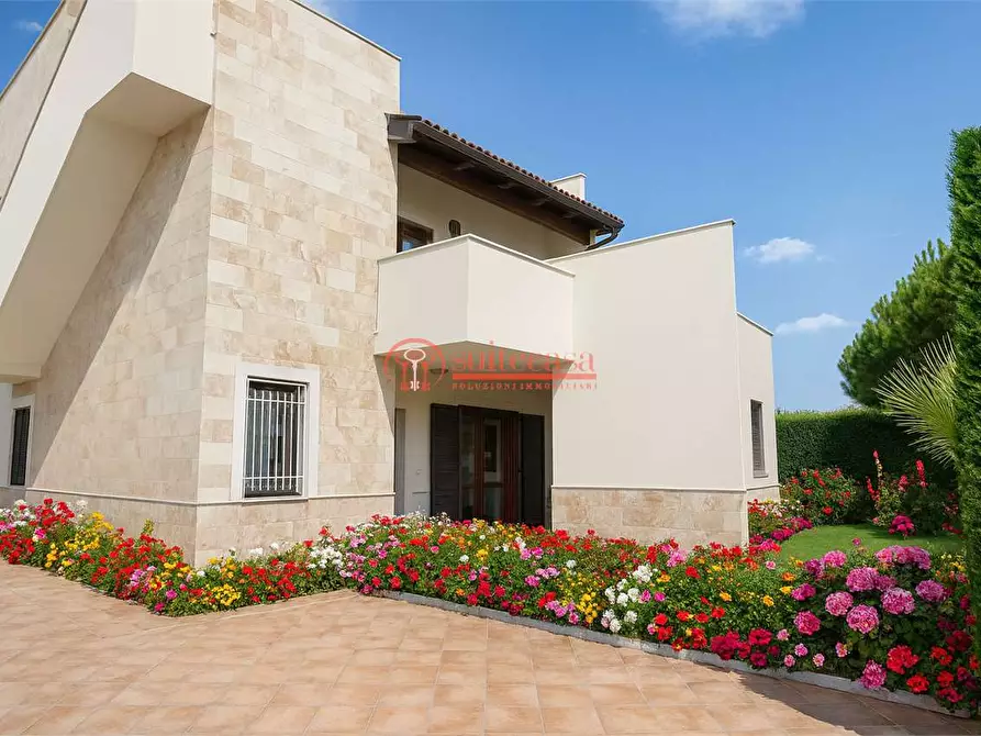 casa indipendente in vendita a Trani in zona Capirro