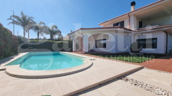 casa indipendente in vendita a Trani