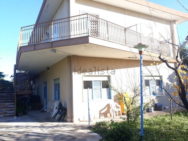 casa indipendente in vendita a Trani in zona Capirro