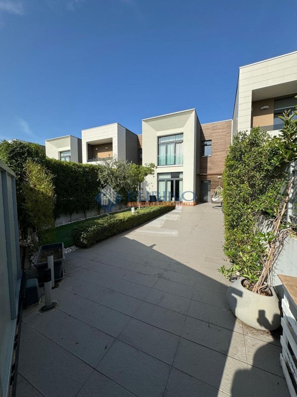 casa indipendente in vendita a Trani in zona Capirro