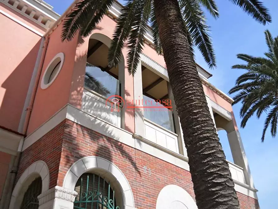 casa indipendente in vendita a Trani in zona Borgo Ottocentesco