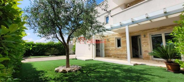 casa indipendente in vendita a Trani