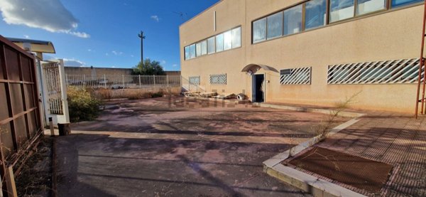 capannone in vendita a Trani