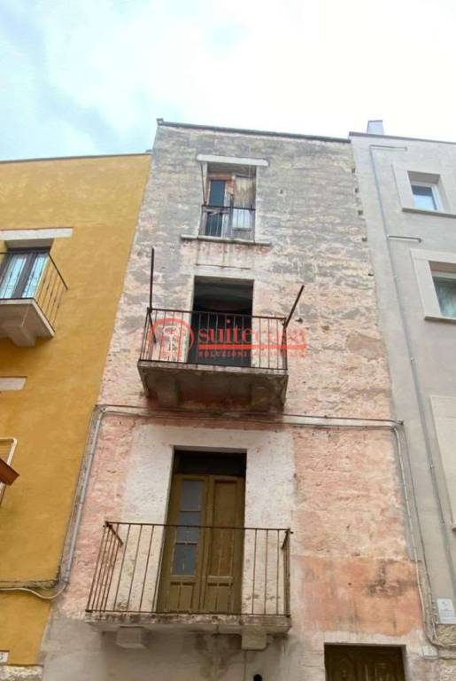 esavano in vendita a Trani in zona Borgo Medievale