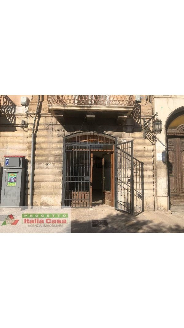 locale commerciale in vendita a Trani in zona Borgo Medievale