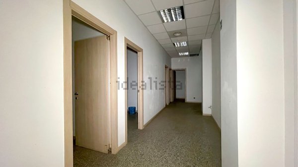 locale di sgombero in vendita a Trani in zona Borgo Ottocentesco