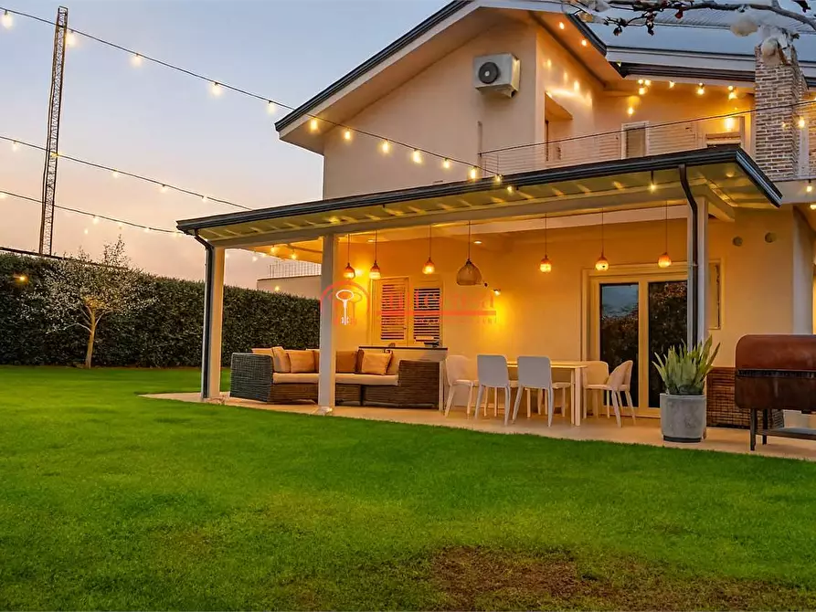 casa indipendente in vendita a Trani in zona Capirro