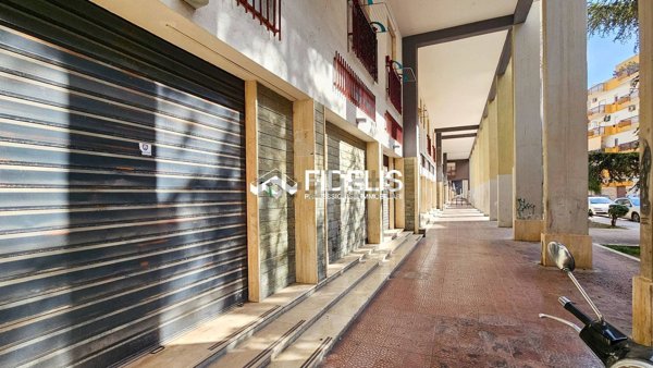 locale commerciale in vendita a Trani