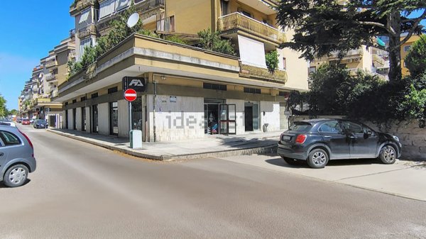 locale commerciale in vendita a Trani
