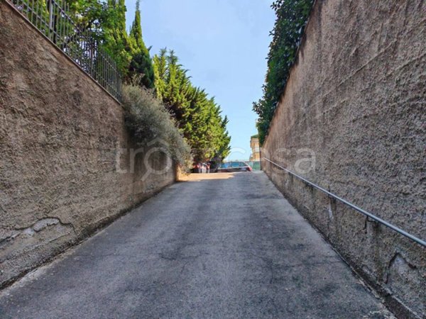 locale commerciale in vendita a Trani