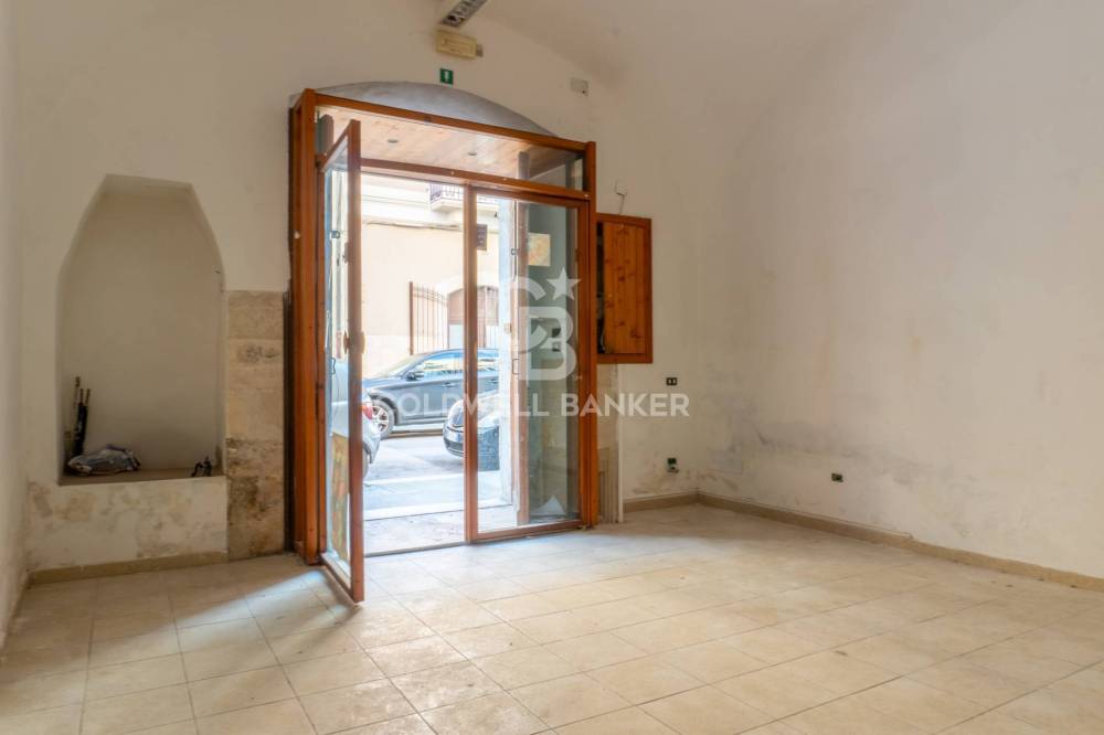 locale commerciale in vendita a Trani in zona Borgo Ottocentesco