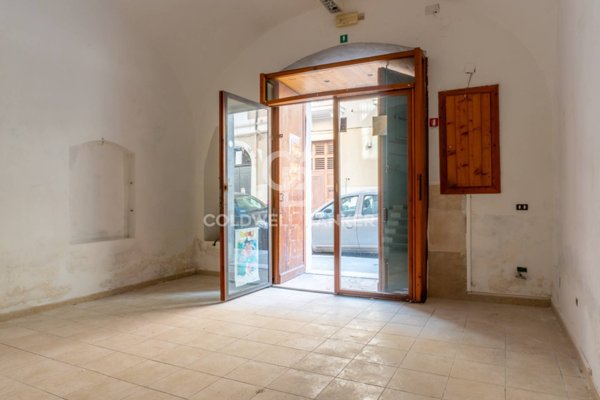 locale commerciale in vendita a Trani in zona Borgo Ottocentesco