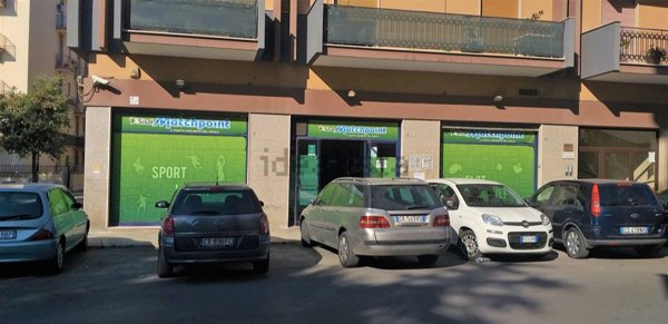 locale commerciale in vendita a Trani
