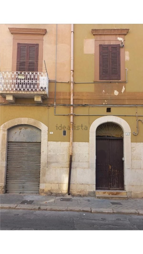 appartamento in vendita a Trani in zona Borgo Ottocentesco