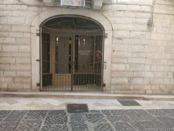 locale commerciale in vendita a Trani in zona Borgo Medievale
