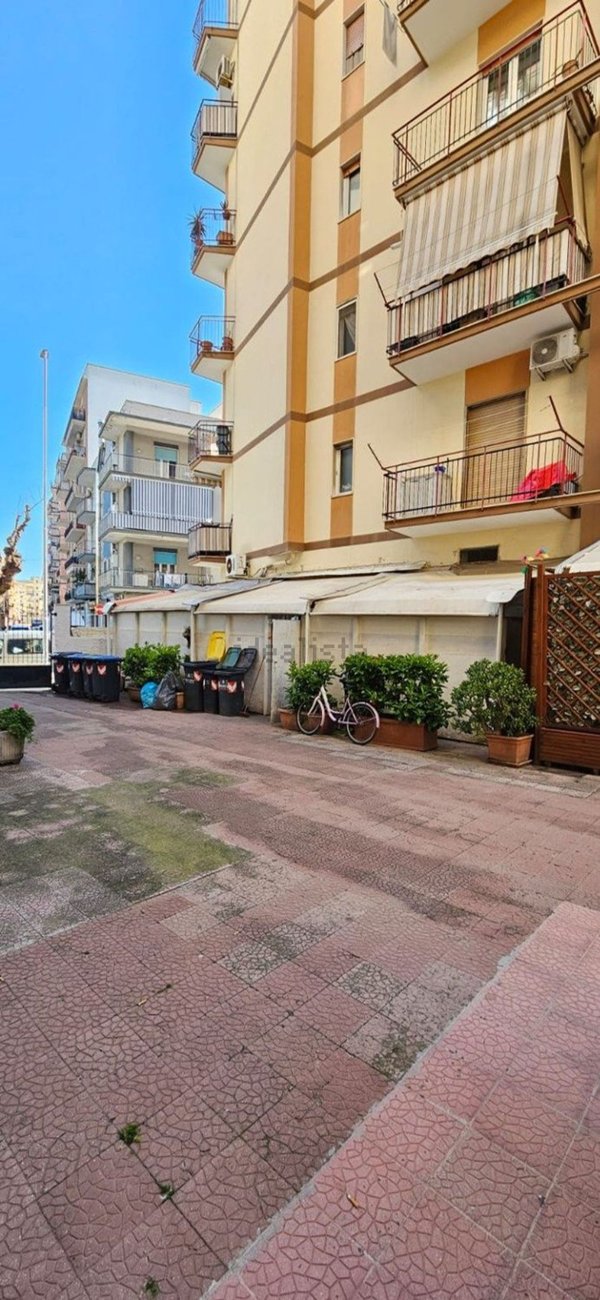 locale commerciale in vendita a Trani