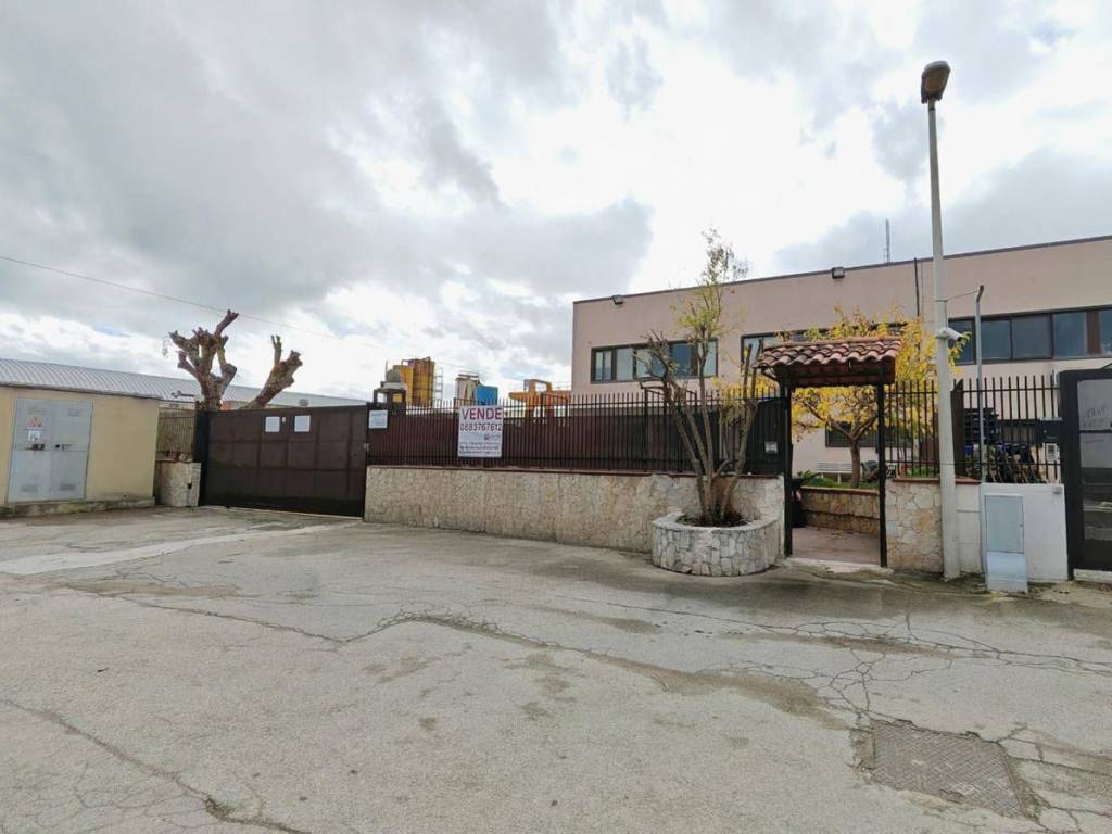 locale commerciale in vendita a Trani