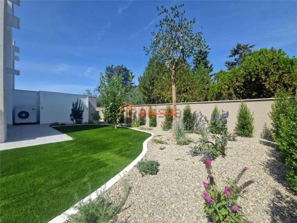 casa indipendente in vendita a Trani in zona Capirro