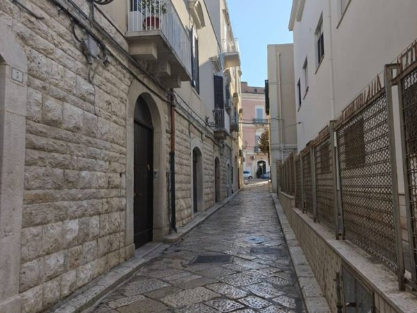 negozio in vendita a Trani in zona Borgo Ottocentesco