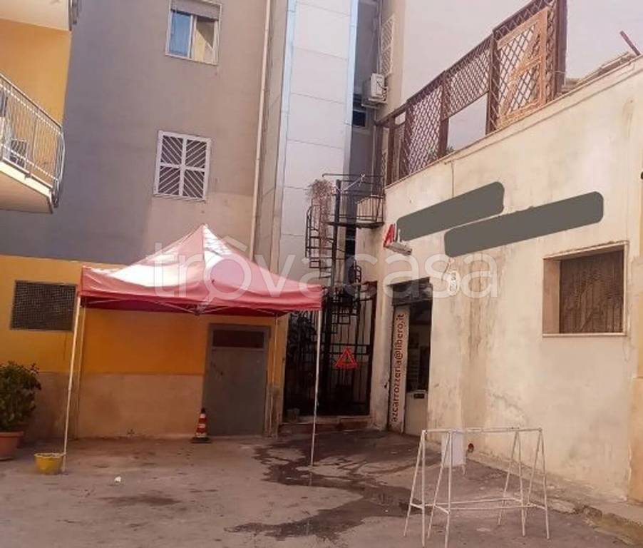 negozio in vendita a Trani