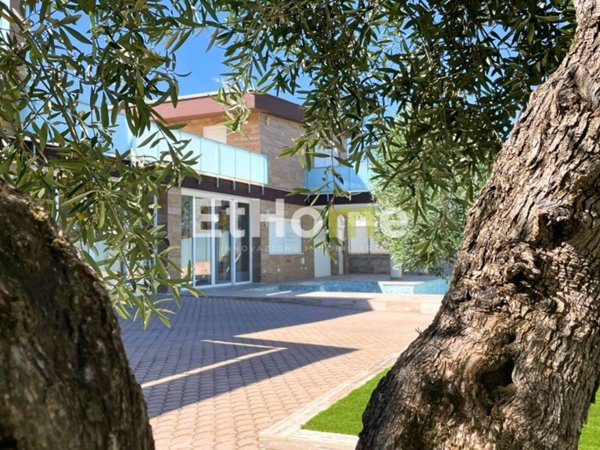 casa indipendente in vendita a Trani in zona Capirro