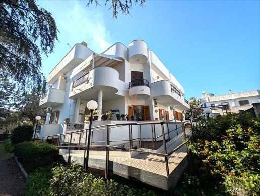 casa indipendente in vendita a Trani in zona Villa Dragonetti