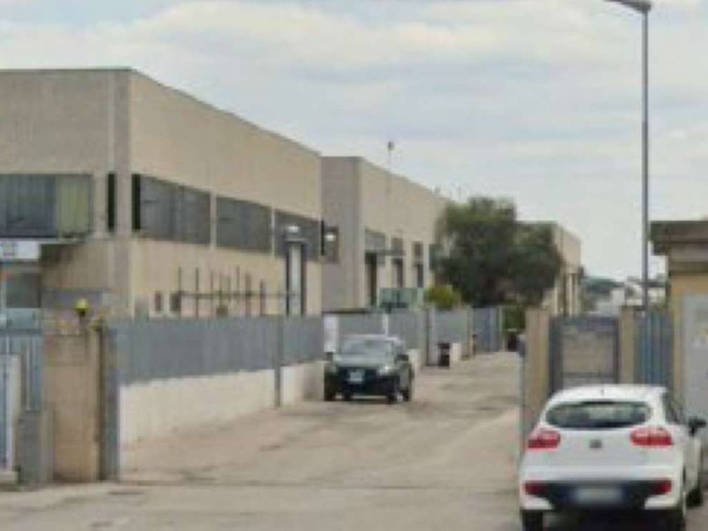 capannone in vendita a Trani