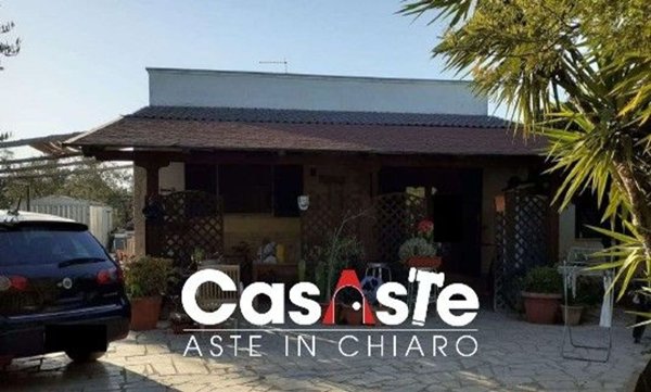 casa indipendente in vendita a Trani in zona Borgo Ottocentesco