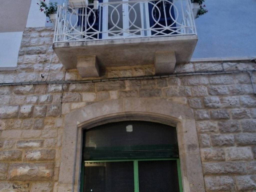 negozio in vendita a Trani in zona Borgo Medievale