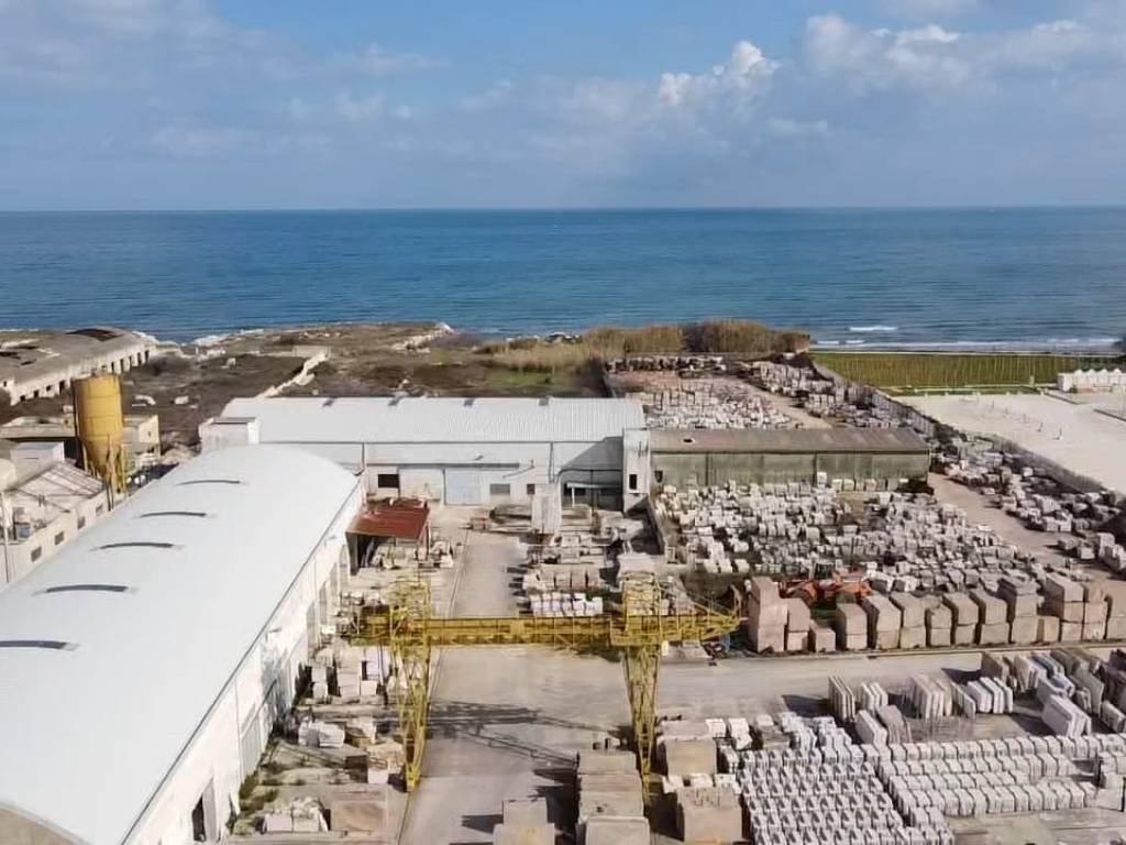 locale commerciale in vendita a Trani