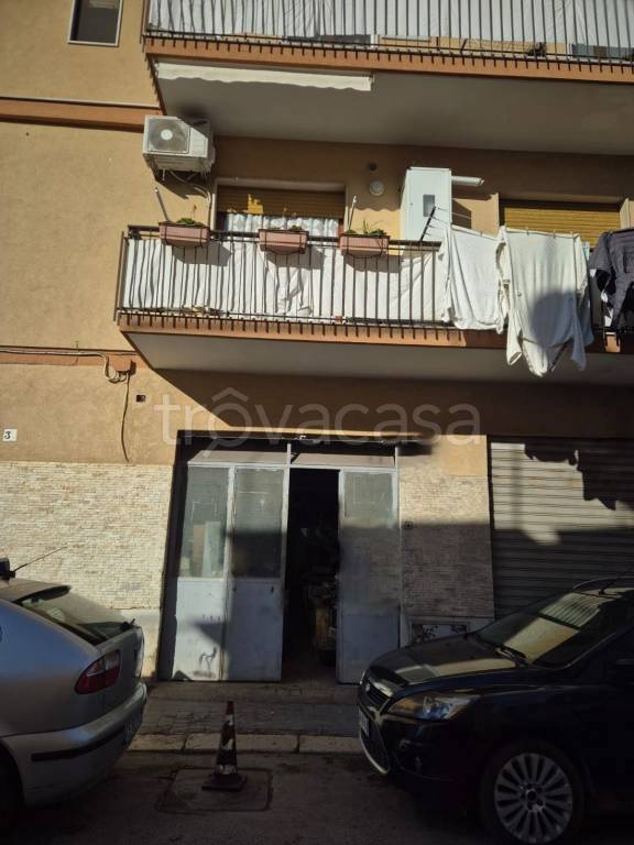 locale commerciale in vendita a Trani in zona Borgo Ottocentesco