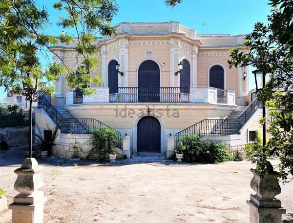 casa indipendente in vendita a Trani in zona Capirro