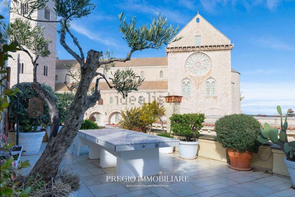 appartamento in vendita a Trani in zona Borgo Medievale