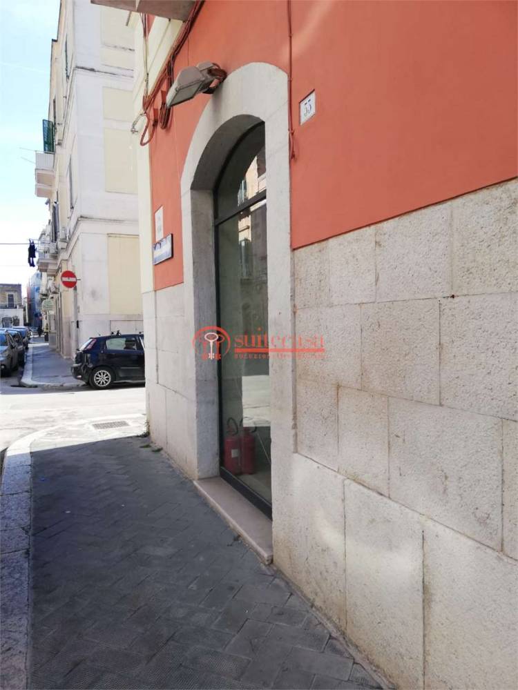 negozio in vendita a Trani in zona Borgo Ottocentesco