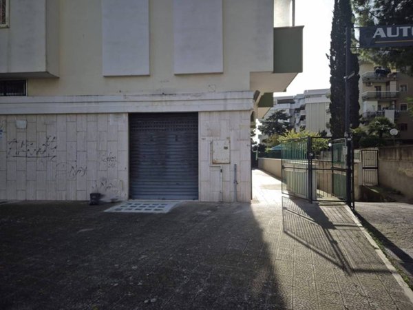 negozio in vendita a Trani