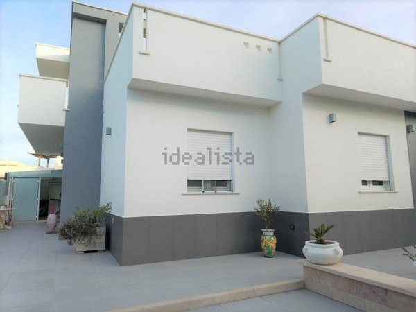 casa indipendente in vendita a Trani in zona Borgo Ottocentesco