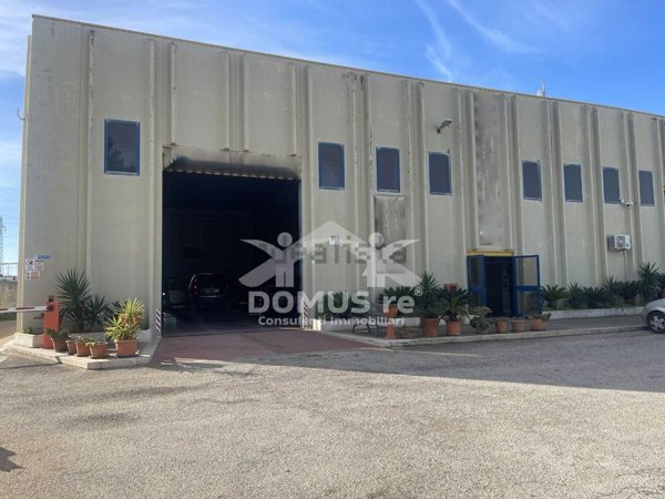 capannone in vendita a Trani