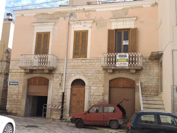 intera palazzina in vendita a Trani in zona Borgo Medievale