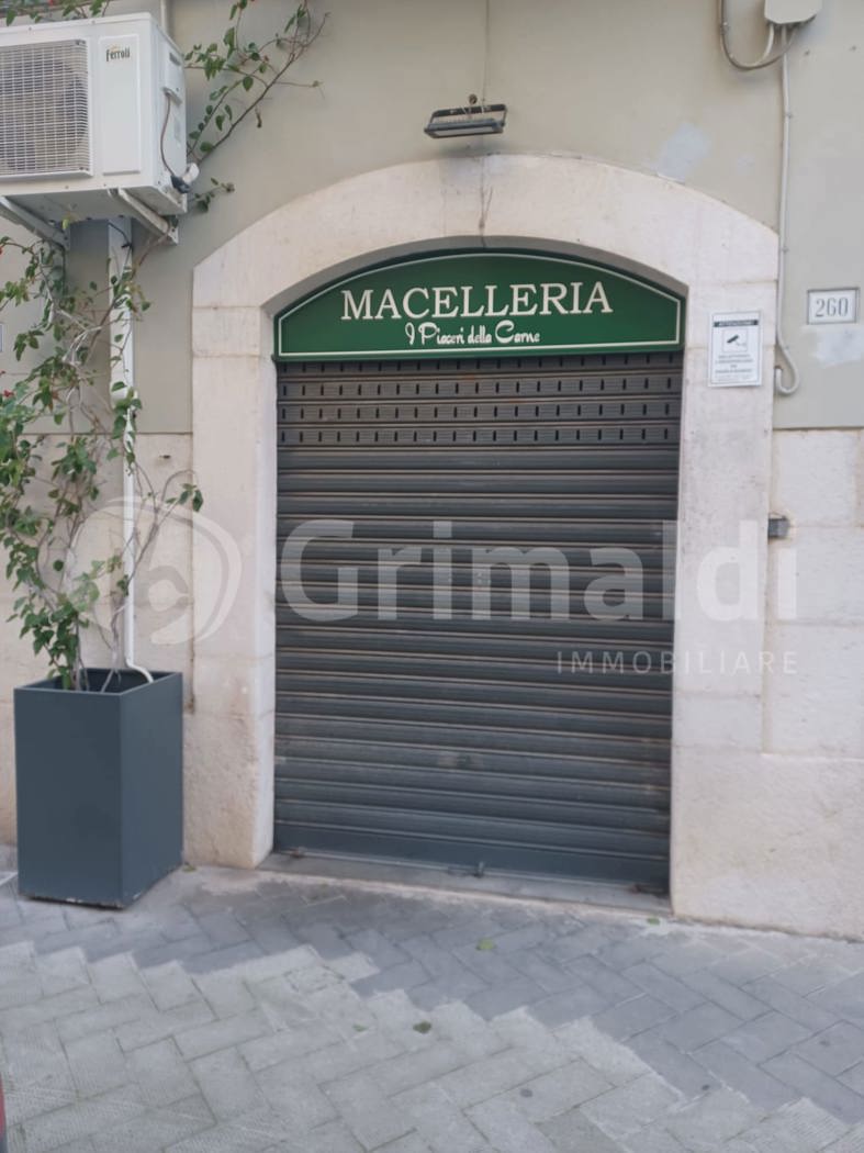 negozio in vendita a Trani in zona Borgo Ottocentesco