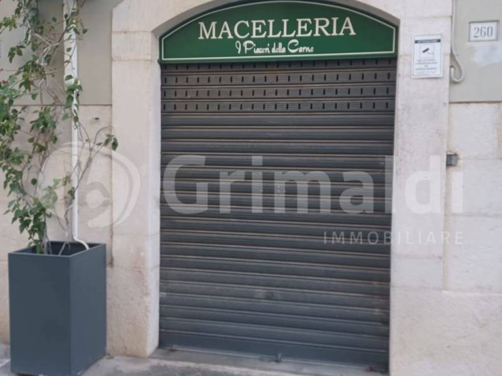 negozio in vendita a Trani in zona Borgo Ottocentesco