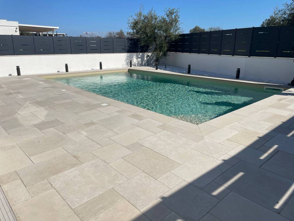 casa indipendente in vendita a Trani in zona Capirro